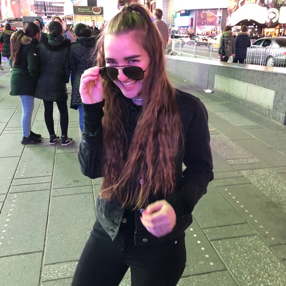 Meet your Posher, Michelle - Picture 1 of 1